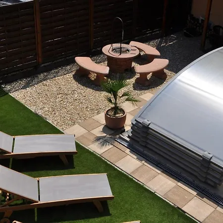 Garden Zsory Apartment *