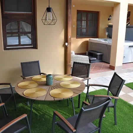 Apartment Garden Zsory